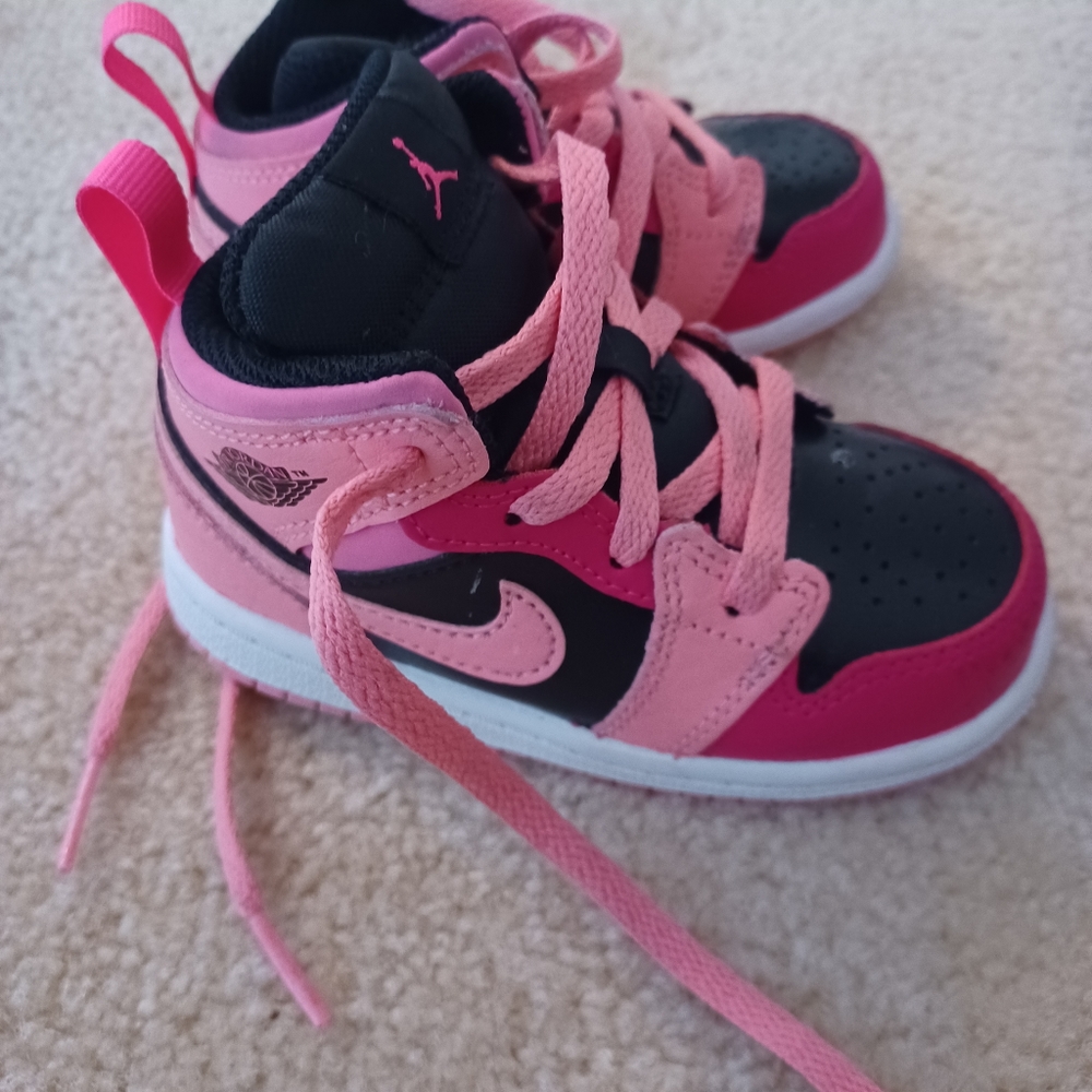 Jordan 1 mid